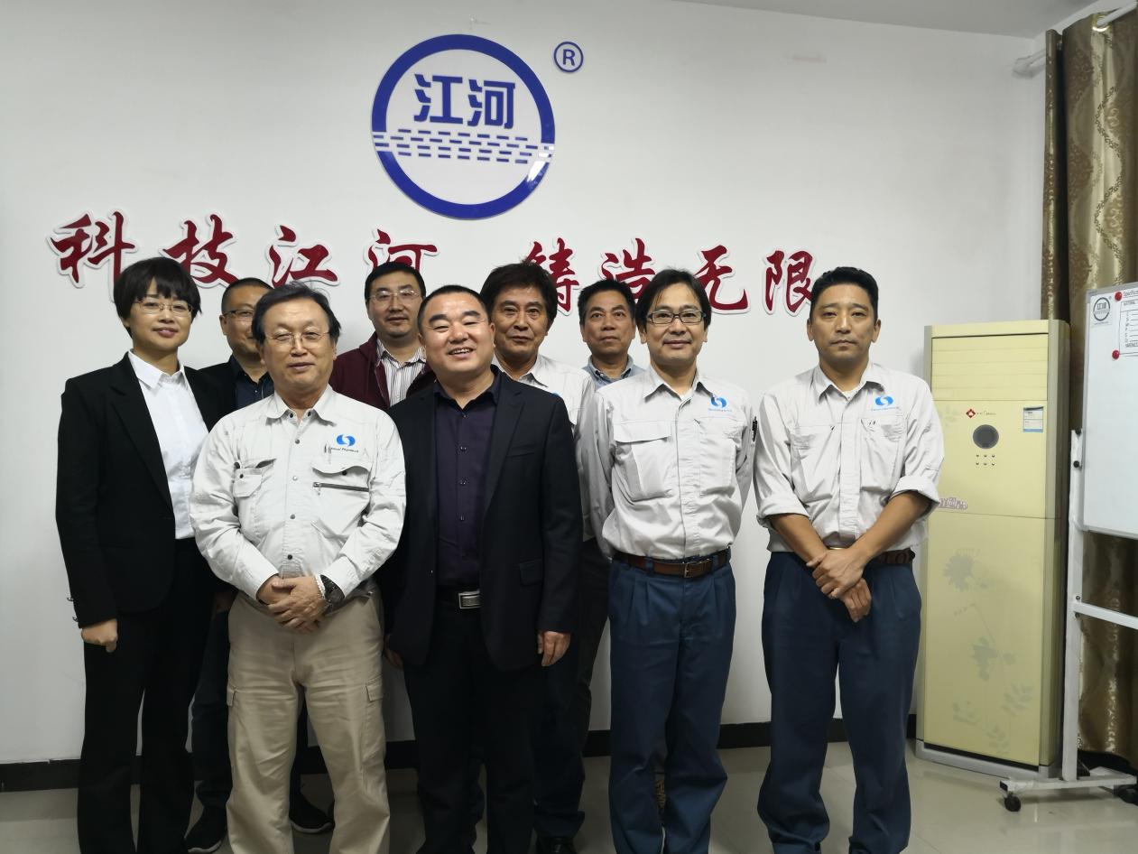 江苏皇冠集团向导与日本客户合影