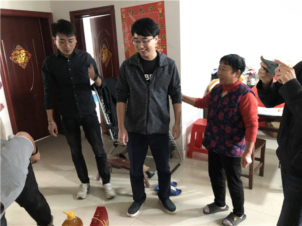 暖心！江苏皇冠集团给孤寡老人送温暖