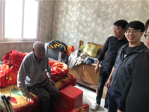 暖心！江苏皇冠集团给孤寡老人送温暖